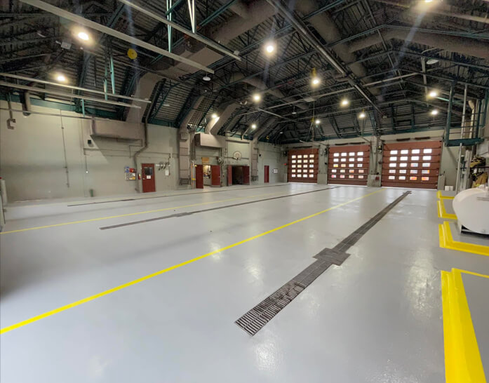 Plancher en epoxy dans un garage rénové